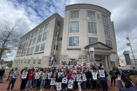 Casino Workers Team Up With New Jersey AG Against Casino Smoking Ban 