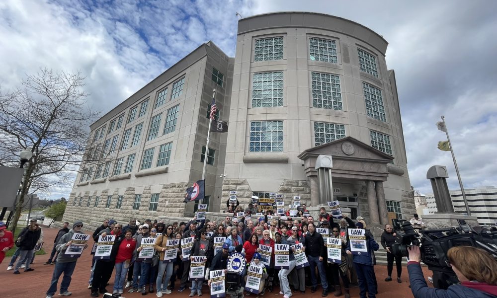 Casino Workers Team Up With New Jersey AG Against Casino Smoking Ban 